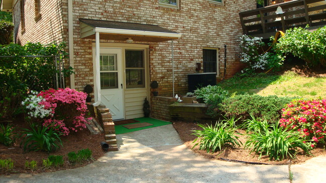 DRIVEWAY TO PARKING AT YOUR DOOR! SEPARATE MAILBOX - 3817 Cline Dr SE