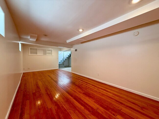 Building Photo - 909 Ouray Ave