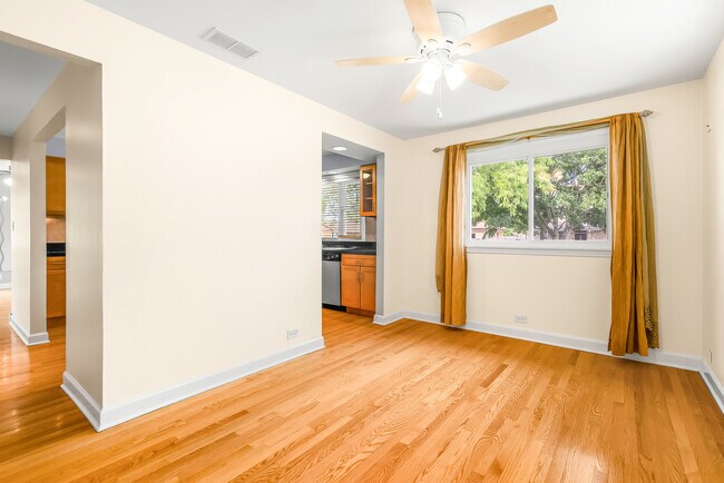 Building Photo - 1500 Mandel Ave