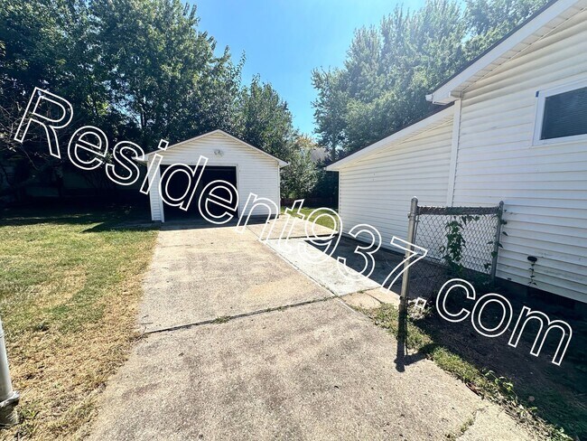 Building Photo - 3 Bed 1 bath home