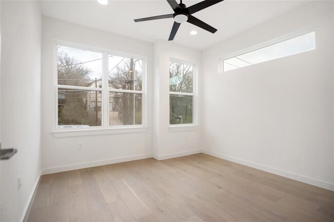 Building Photo - 5305 Ledesma Rd