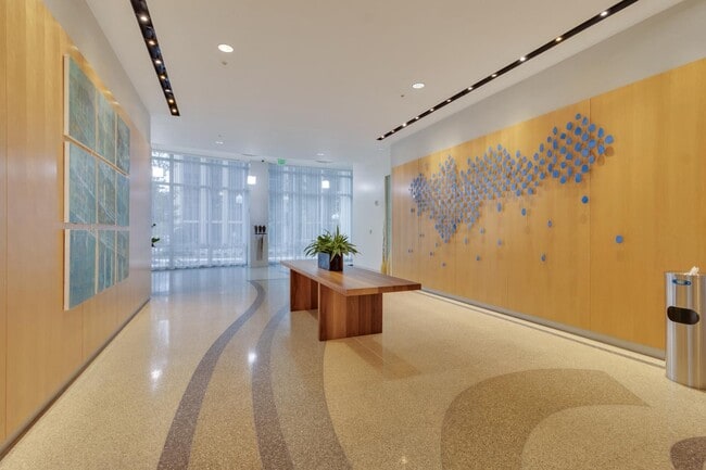 Building Photo - 150 E Robinson St