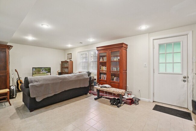 Building Photo - ocated in a sought-after community with to...