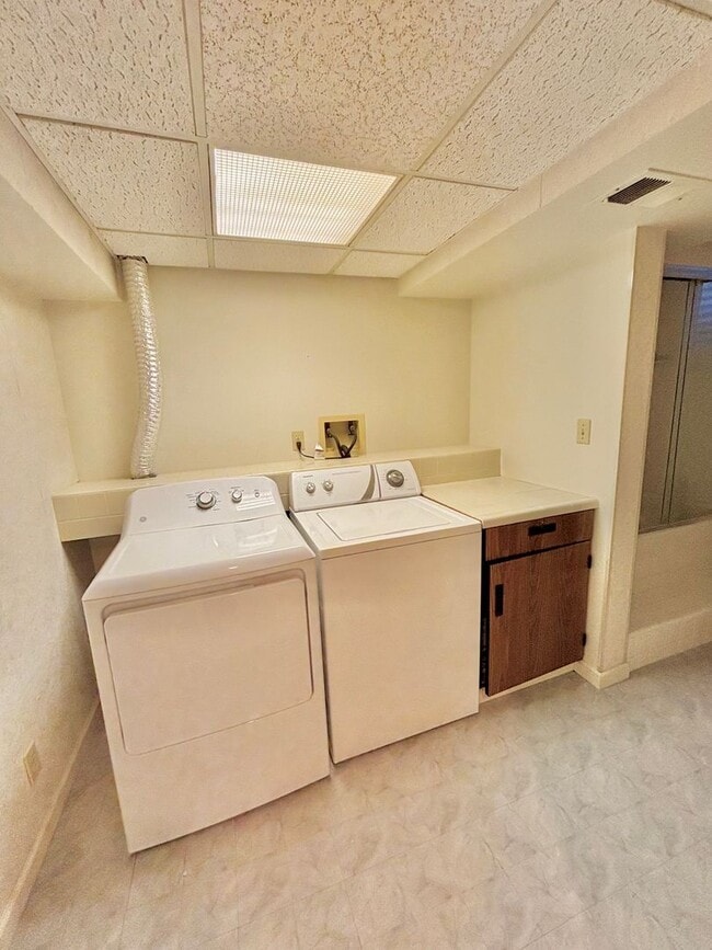 Building Photo - Beautiful 3-Bedroom Home Near Ken Caryl, Parks & Schools!!Available Now!!