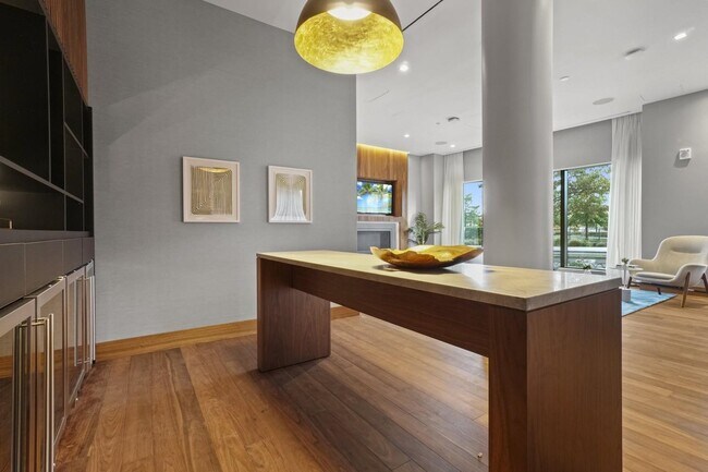 Building Photo - 2 Shore Ln