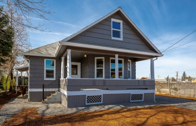 Building Photo - Charming Fully Renovated Home in the Heart of Southeast Portland