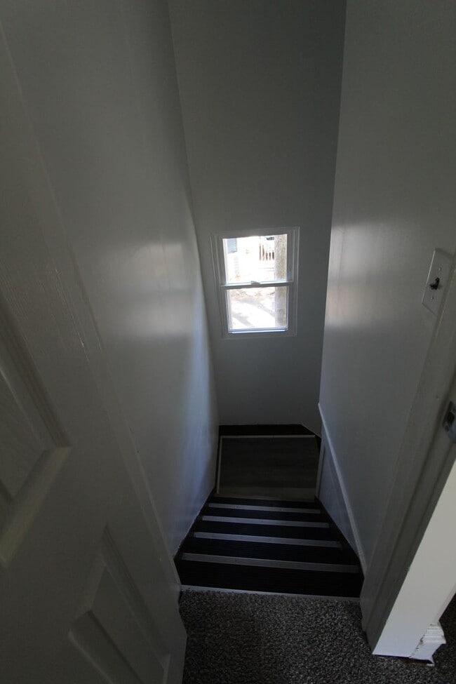 Building Photo - Two Bedroom Duplex