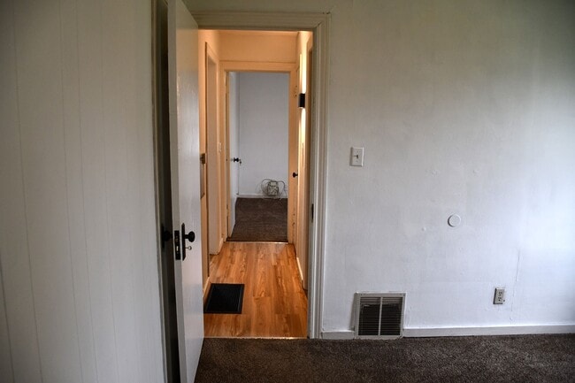 Building Photo - COMING SOON! 2 Bedroom House!!