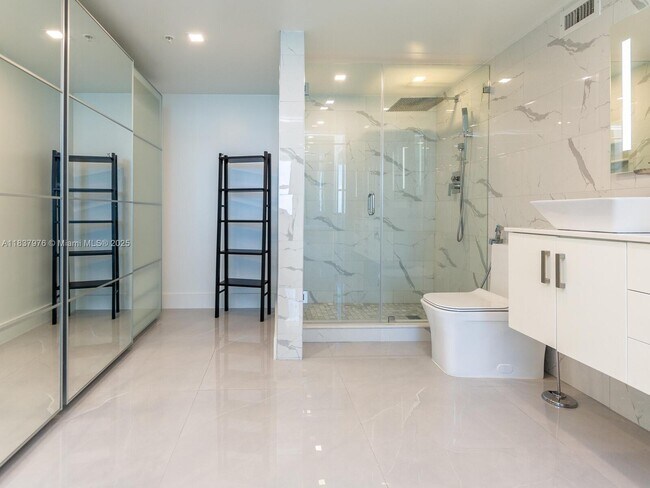 Building Photo - 2501 S Ocean Dr