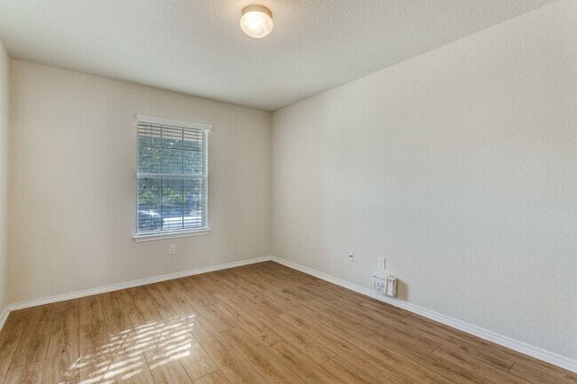 Building Photo - Ready for Rent!