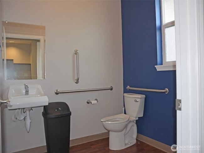 Building Photo - 576 N 5th Ave