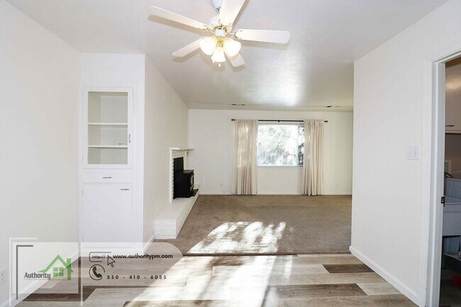 Building Photo - 2202 Canal Dr