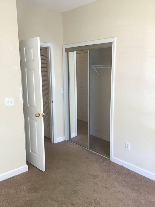 Building Photo - 1st Floor 2 Bedroom Condo in Berkshire Forest