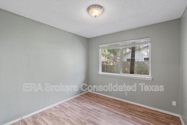 Building Photo - 11908 Broad Oaks Dr