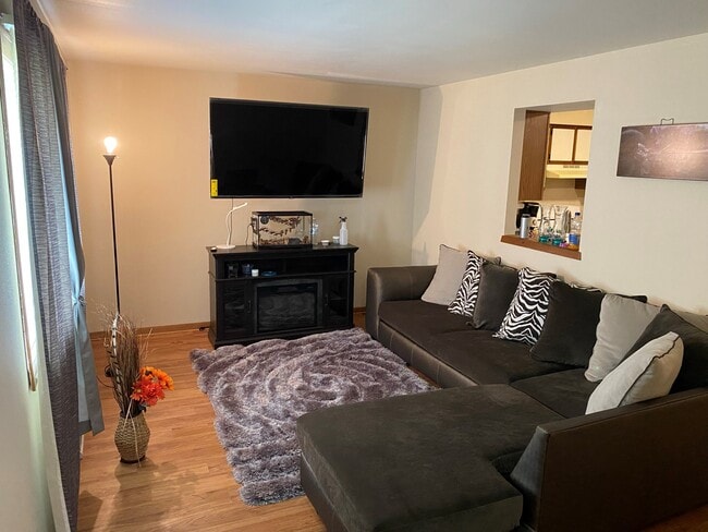 Livingroom - 5005 26th Ave