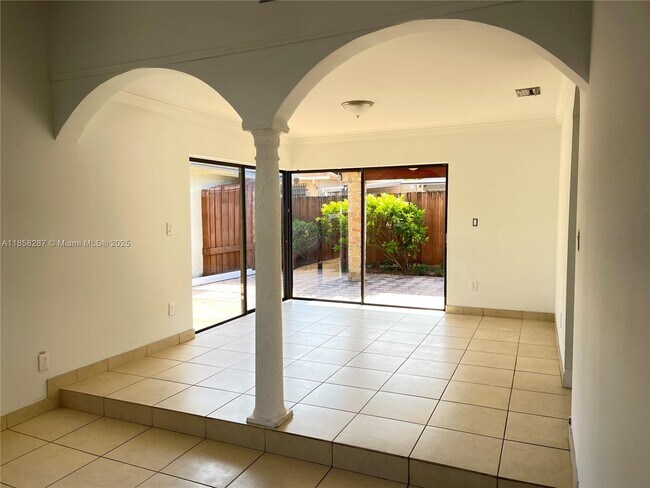 Building Photo - 631 SW 99th Pl