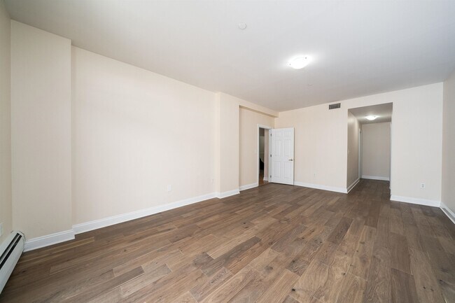 Building Photo - 206 Shearwater Ct W