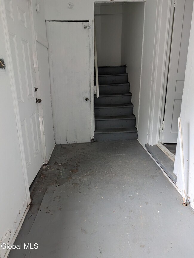 Building Photo - 120 Degraff St