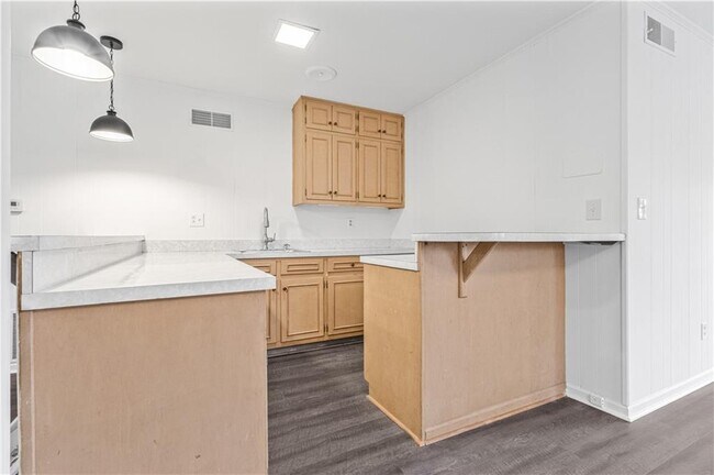 Building Photo - 2713 Briarlake Rd NE