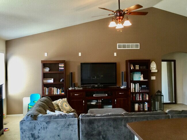 Building Photo - 12651 Jersey Cir E