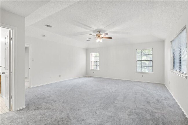 Building Photo - 12000 Lincolnshire Dr
