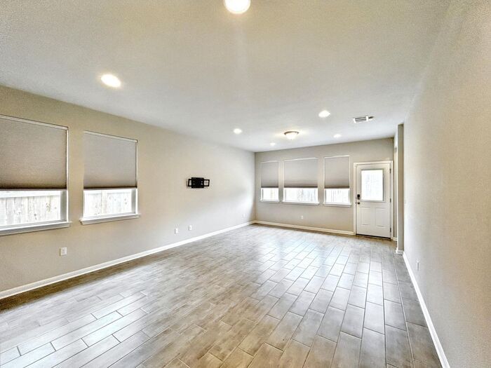 Building Photo - 12402 Zenyatta Dr