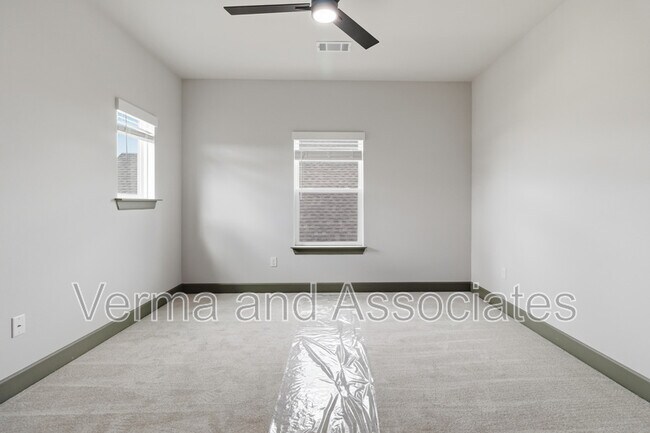 Building Photo - 980 Trestle Ln