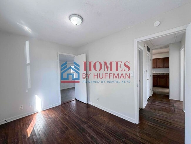 Building Photo - Two Bedroom House | Northside