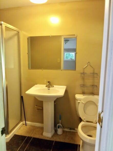 Building Photo - 1153 Hodson Dr