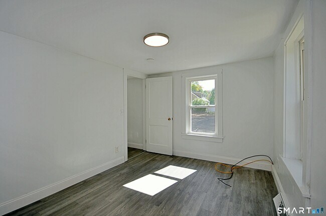 Building Photo - 10 Old Hawleyville Rd