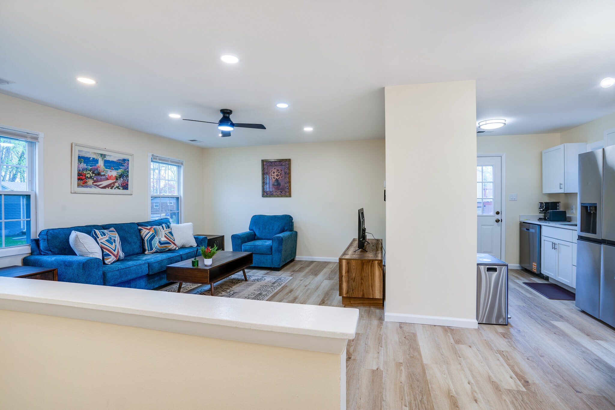 Building Photo - 14220 Fallbrook Ln