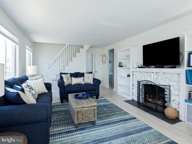 Building Photo - 121 E Sand Dune Ln