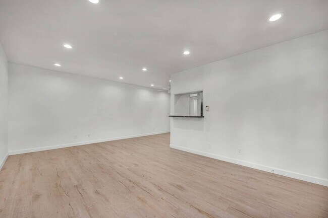 Building Photo - 1361 Laurel Ave