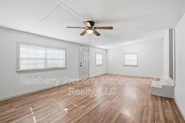 Building Photo - 1100 SE 9th St