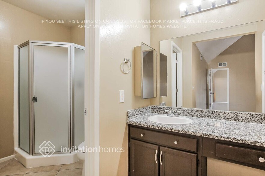 Building Photo - 3531 W Vogel Ave