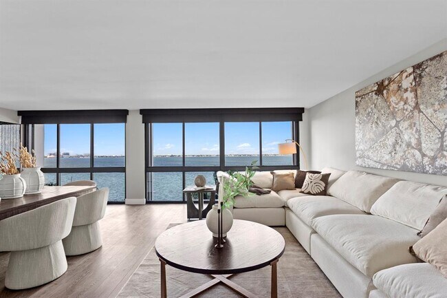 Building Photo - 3301 Bayshore Blvd