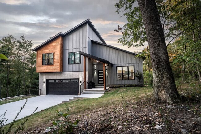 Building Photo - 4 Fleetwood Cir