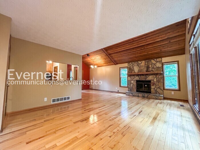Building Photo - 770 Bayliss Dr