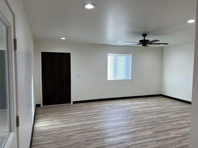 Building Photo - 172 Plex Cir