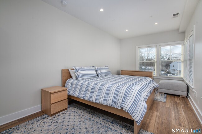 Building Photo - 82 Wall St