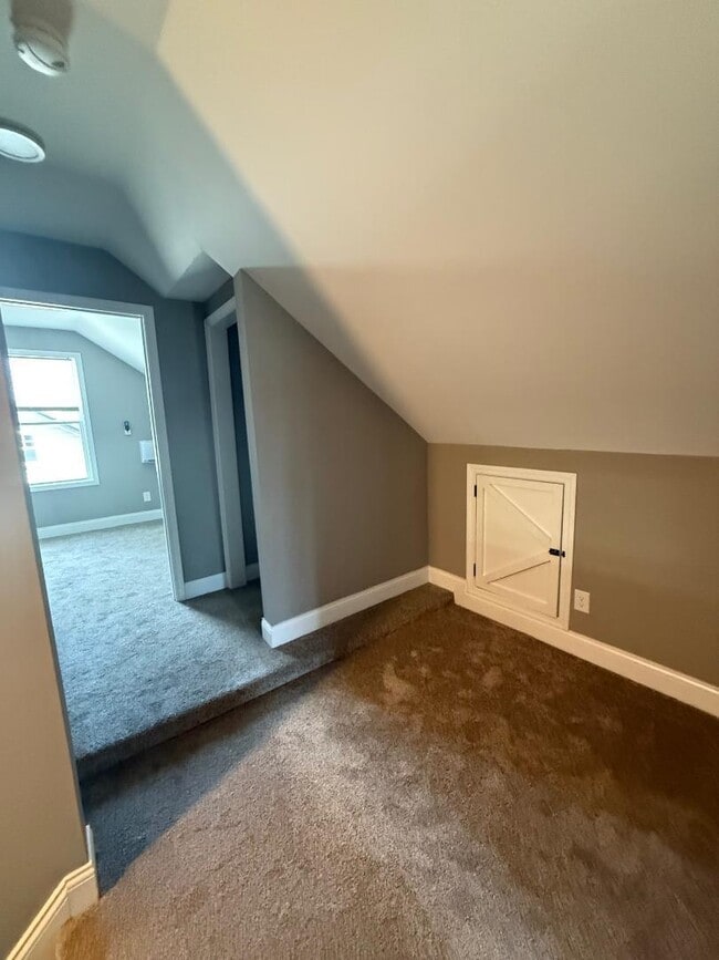 Building Photo - 1012 Oak Hill Dr