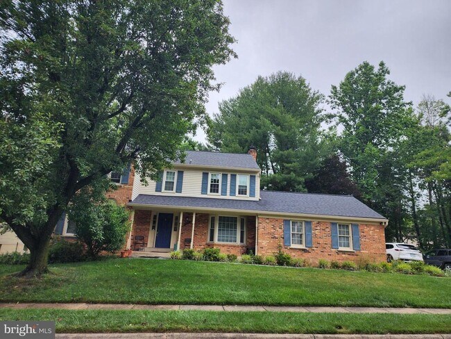 Building Photo - 2026 Westwood Forest Dr