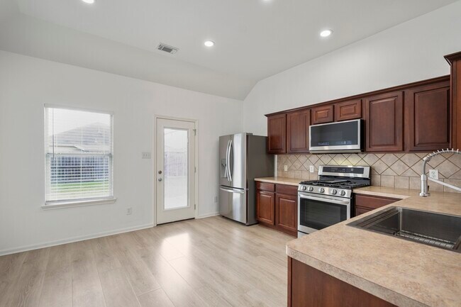 Building Photo - 21810 Mansfield Bluff Ln