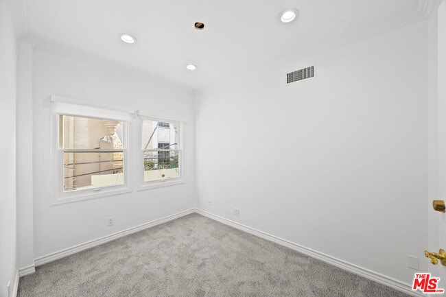 Building Photo - 502 Smithwood Dr