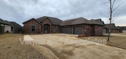 Building Photo - 3200 SW Hazelnut Ave