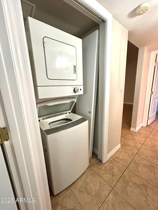 Building Photo - 6408 S Newberry Rd