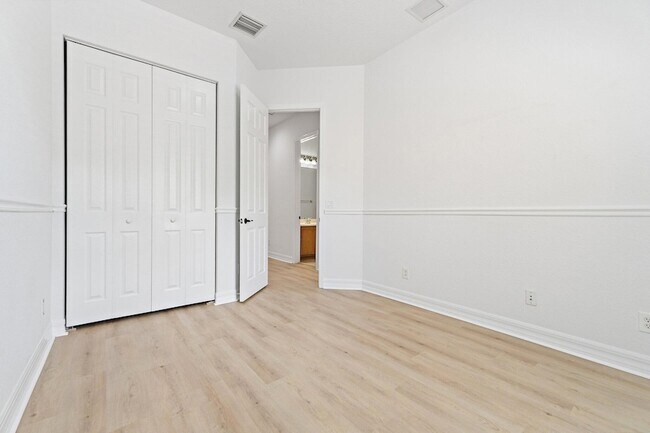 Building Photo - 150 Lismore Ln