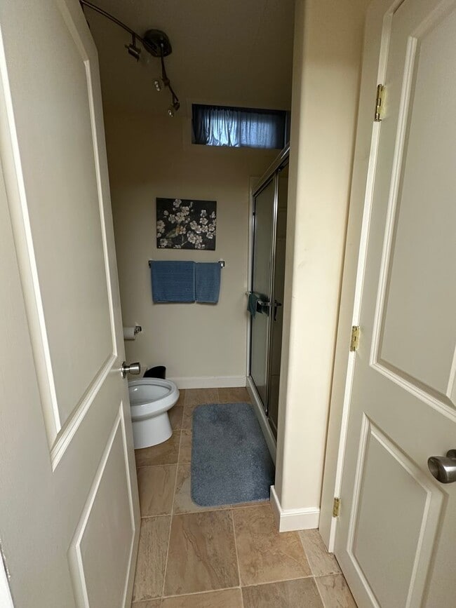 Building Photo - 256 Radcliffe St