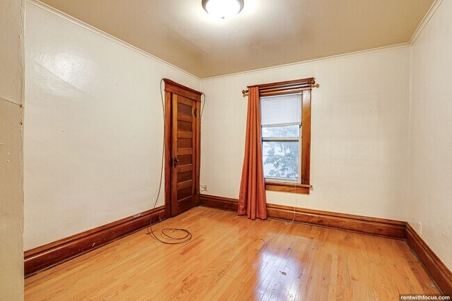 Building Photo - 111 W Parkway Ave