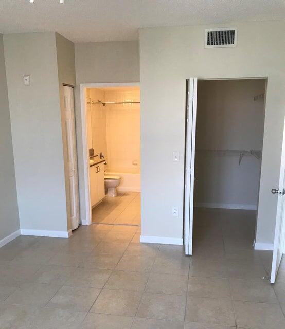 Building Photo - 630 S Sapodilla Ave